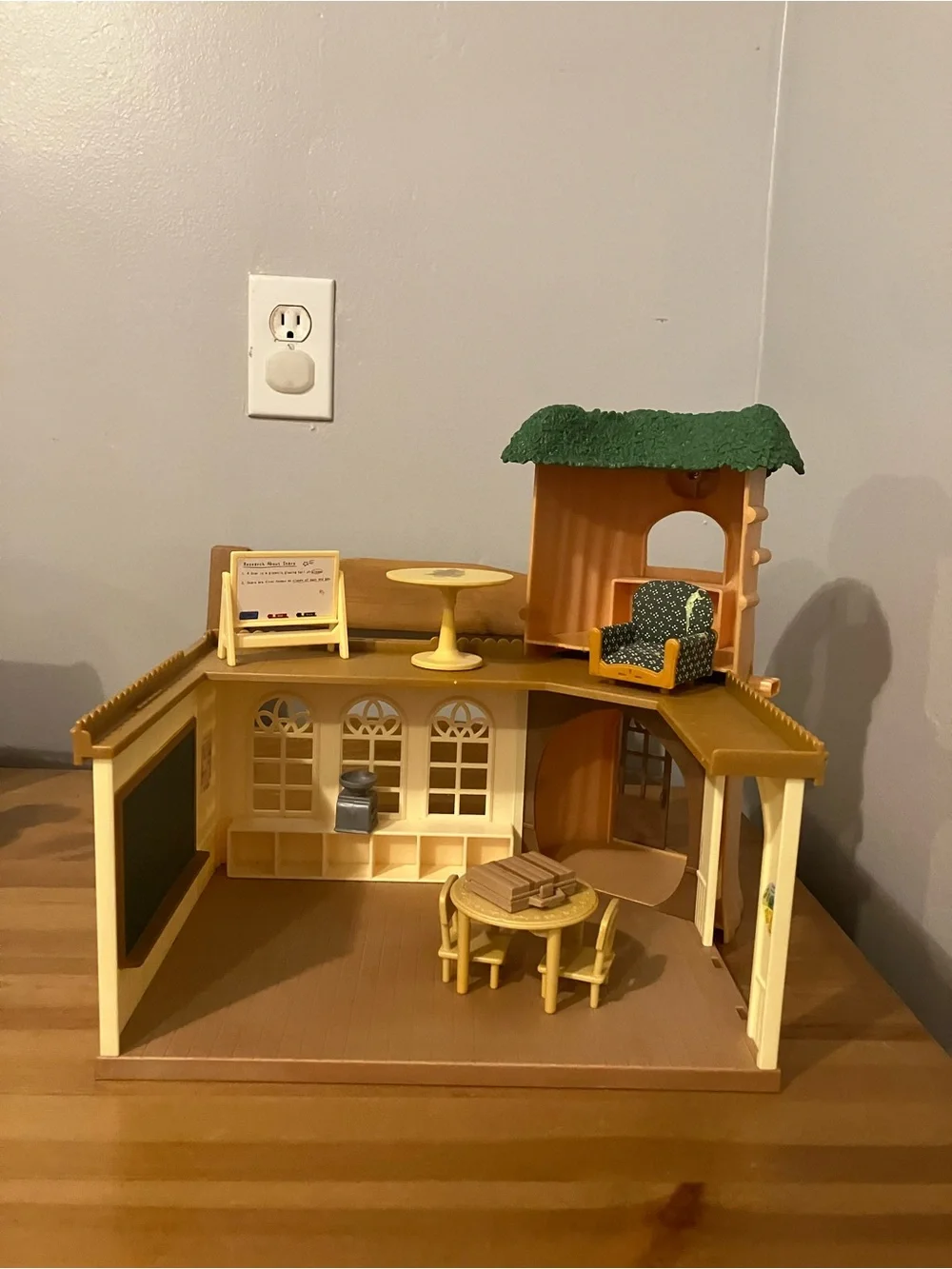 Calico Critters Sylvanian Families Country School Playset and Accessories